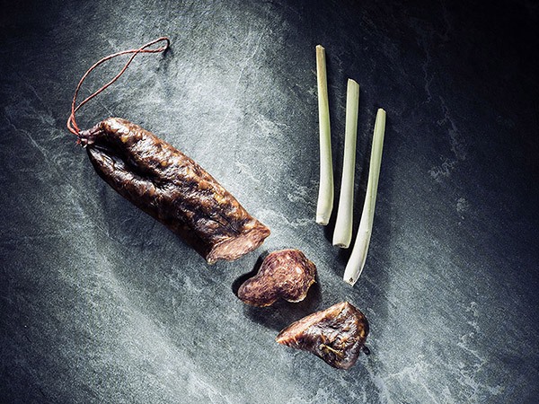 kulennova-seka-paprikasalami-serbische-fleischspezialitaet-metzgerei-milosavljevic-tamagni-getrae