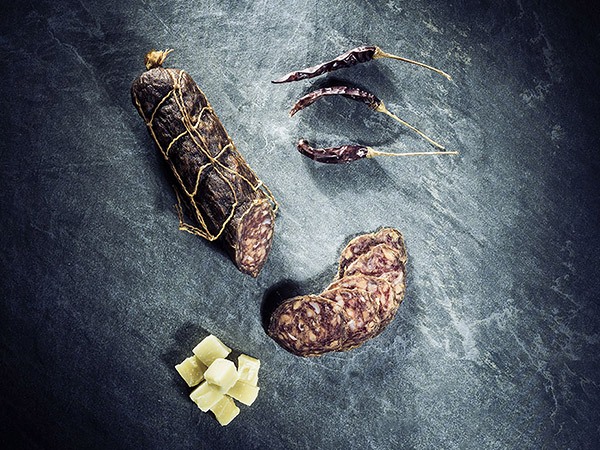 peperoniwurst-serbische-fleischspezialitaet-metzgerei-milosavljevic-tamagni-getraenke-ag