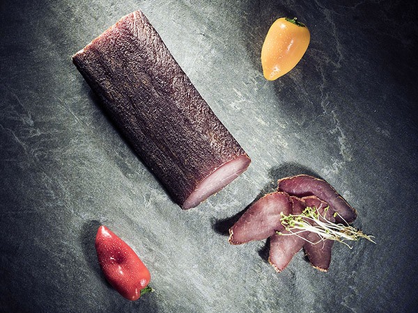 suva-peka-serbische-fleischspezialitaet-metzgerei-milosavljevic-tamagni-getraenke-ag